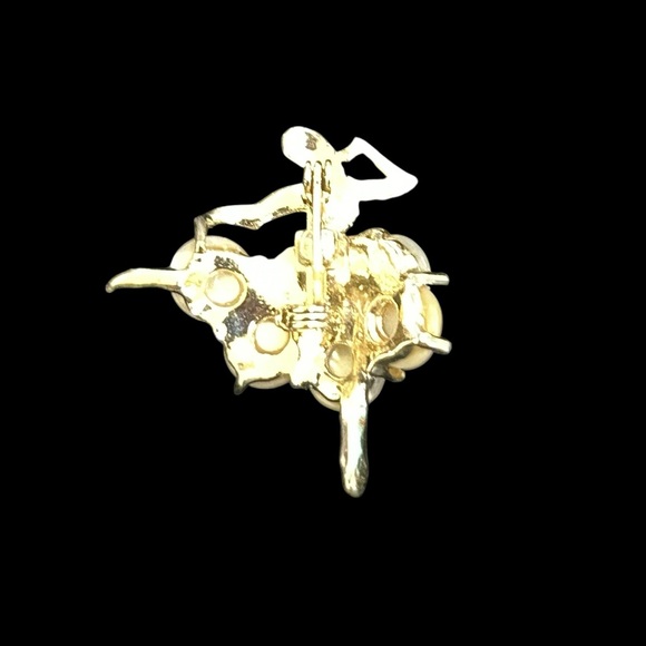 Vintage Ballerina Gold Tone Mother of Pearl Pin Brooch - Picture 2 of 3